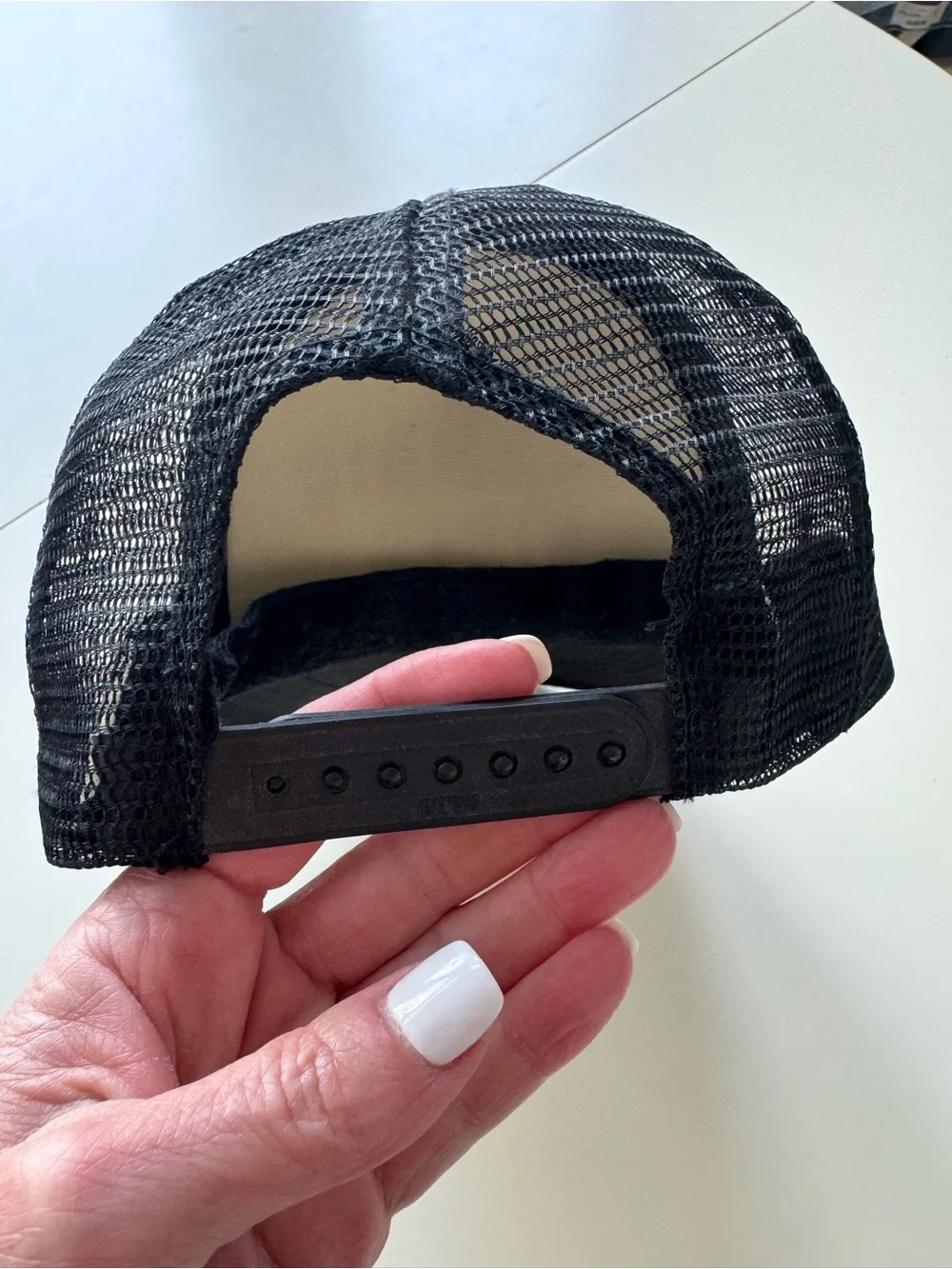 MERMAID VIBES Women’s Glitter Logo Trucker Cap - Black & Gold